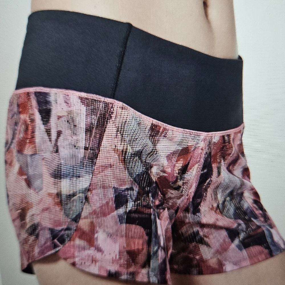 Lululemon Run times Short II 4"